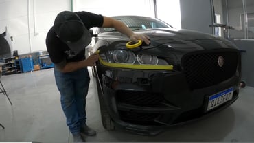 Como evitar problemas no encaixe de farol após o reparo automotivo