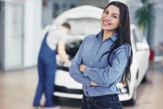 Mulheres no mercado automotivo: O protagonismo que transforma o mercado